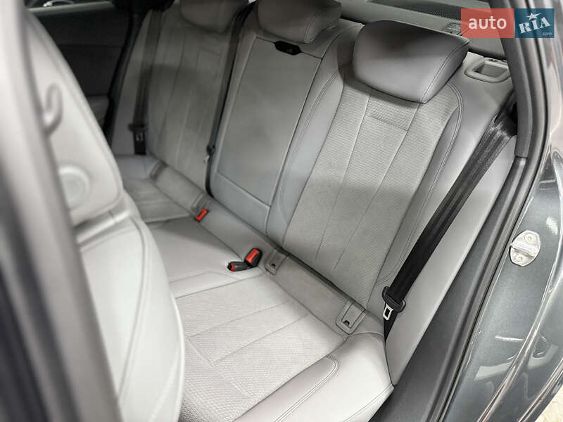 Седан Audi A4 2023 в Киеве