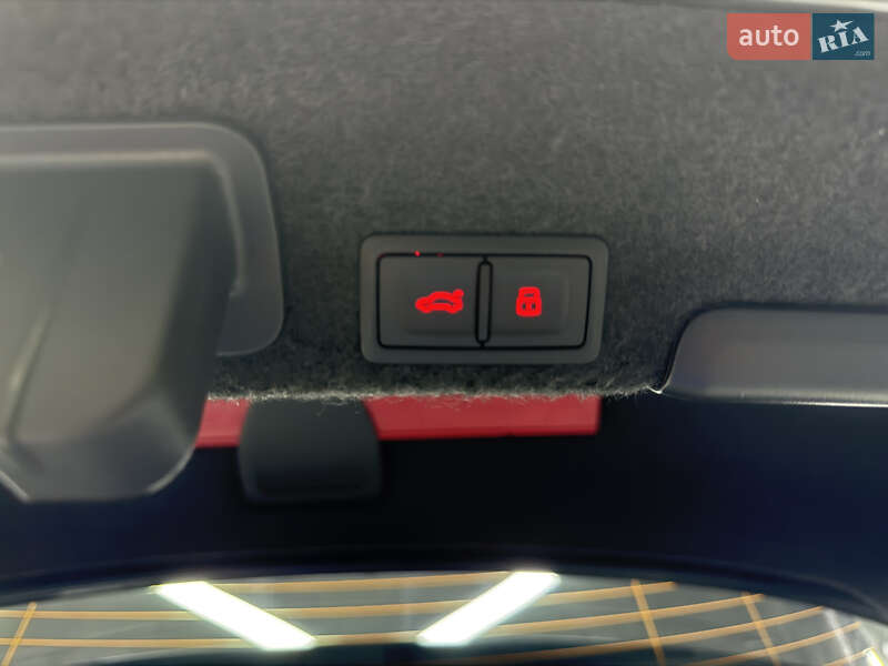 Седан Audi A4 2023 в Киеве