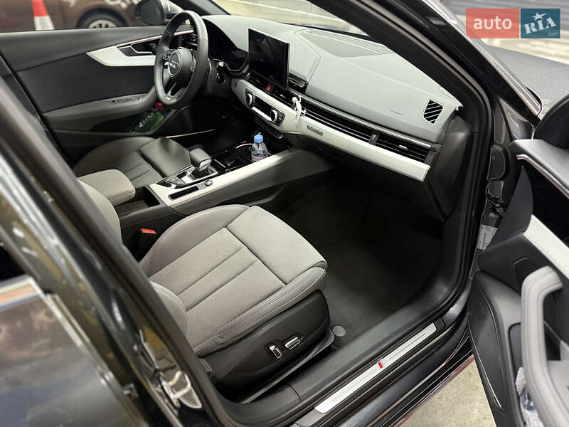 Седан Audi A4 2023 в Киеве