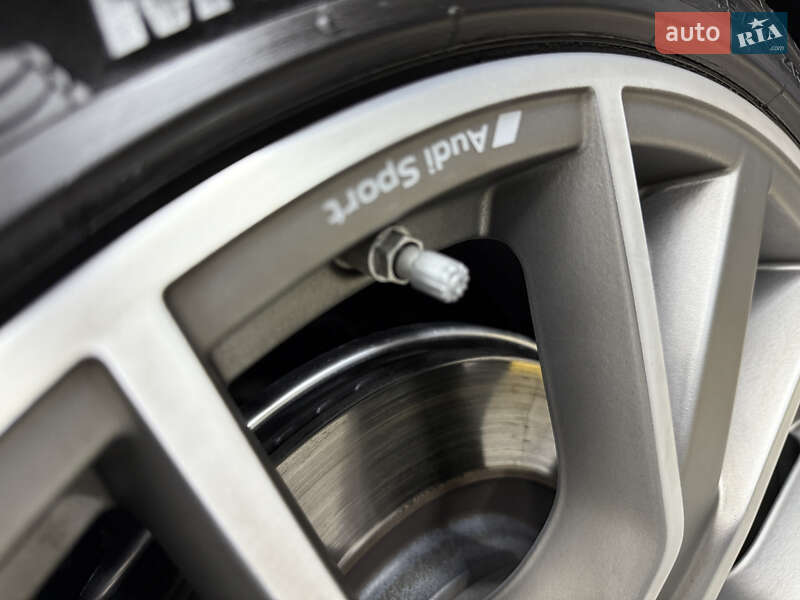 Седан Audi A4 2023 в Киеве