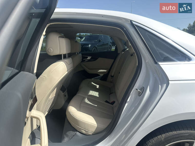 Седан Audi A4 2018 в Львове