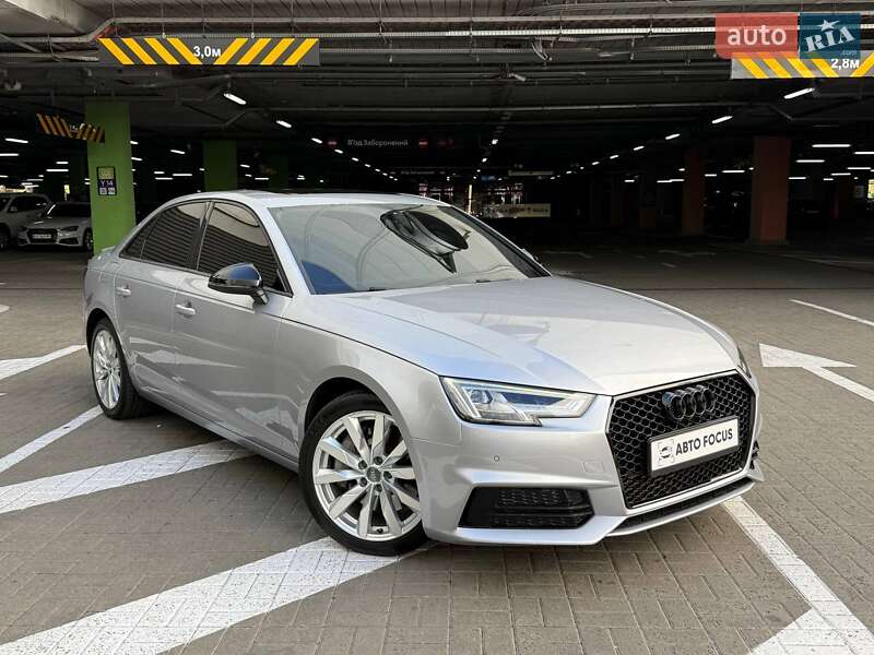 Седан Audi A4 2015 в 