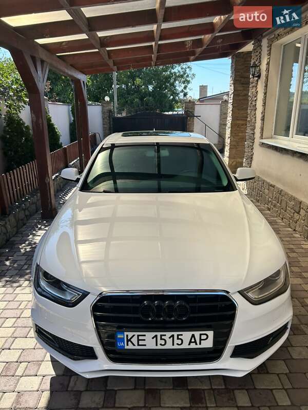 Седан Audi A4 2015 в 