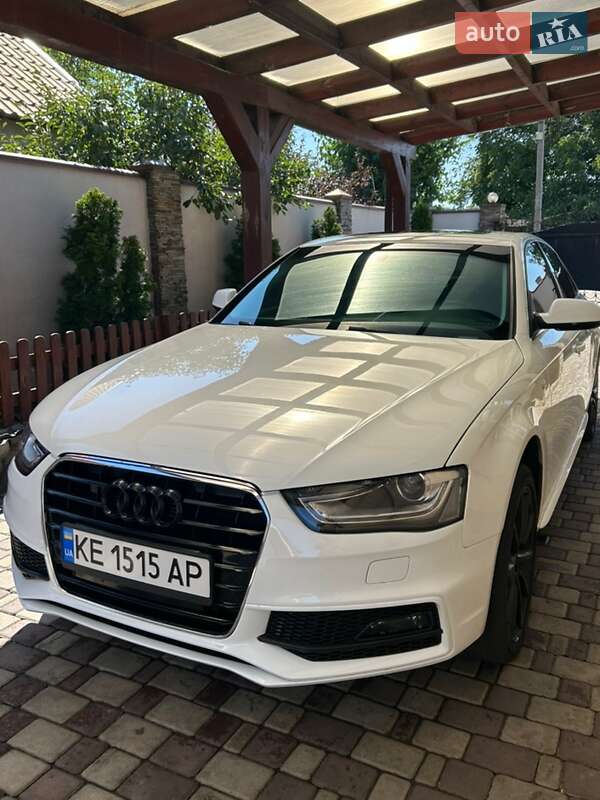 Седан Audi A4 2015 в 