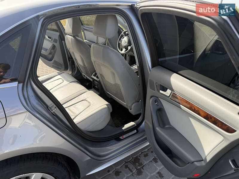 Седан Audi A4 2014 в Городке