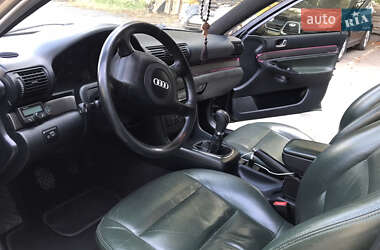 Седан Audi A4 2000 в 