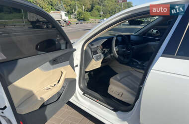 Седан Audi A4 2018 в 
