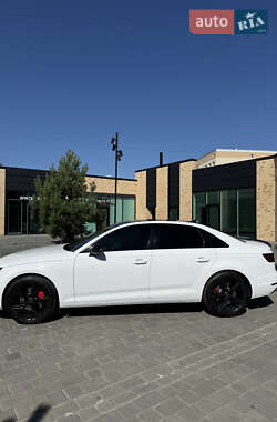 Седан Audi A4 2017 в 