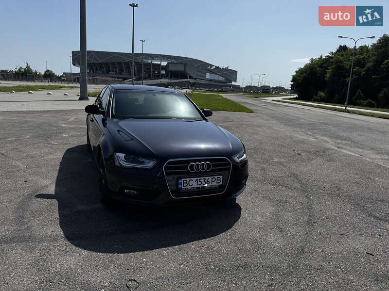 Седан Audi A4 2012 в Львове
