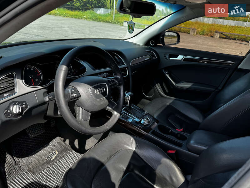 Седан Audi A4 2012 в Львове