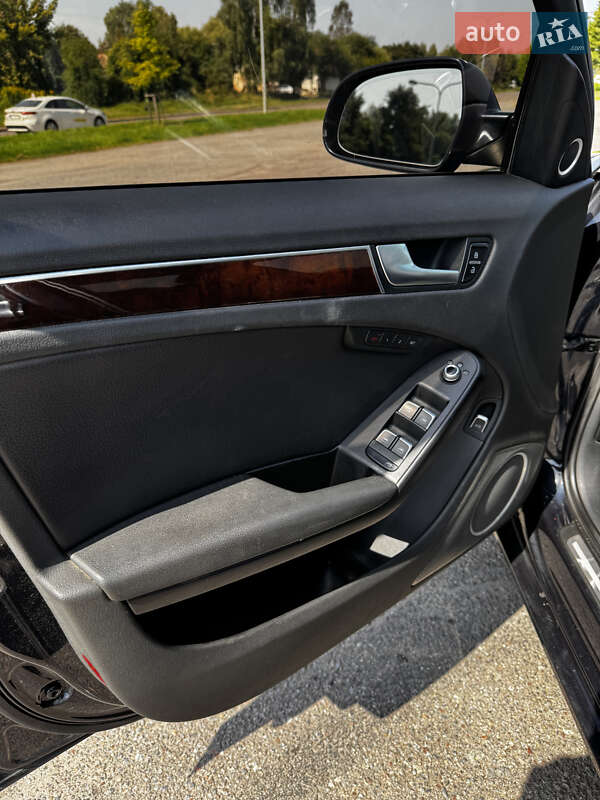 Седан Audi A4 2012 в Львове