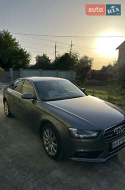 Седан Audi A4 2012 в Ужгороді
