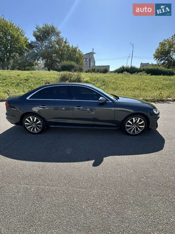 Седан Audi A4 2021 в Киеве