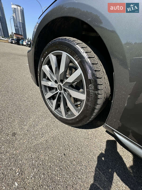 Седан Audi A4 2021 в Киеве