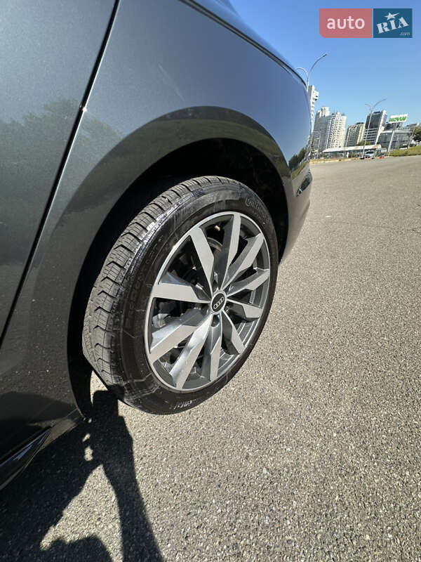 Седан Audi A4 2021 в Киеве