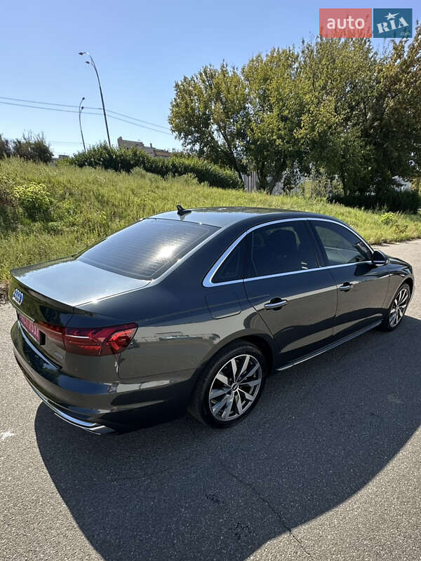 Седан Audi A4 2021 в Киеве
