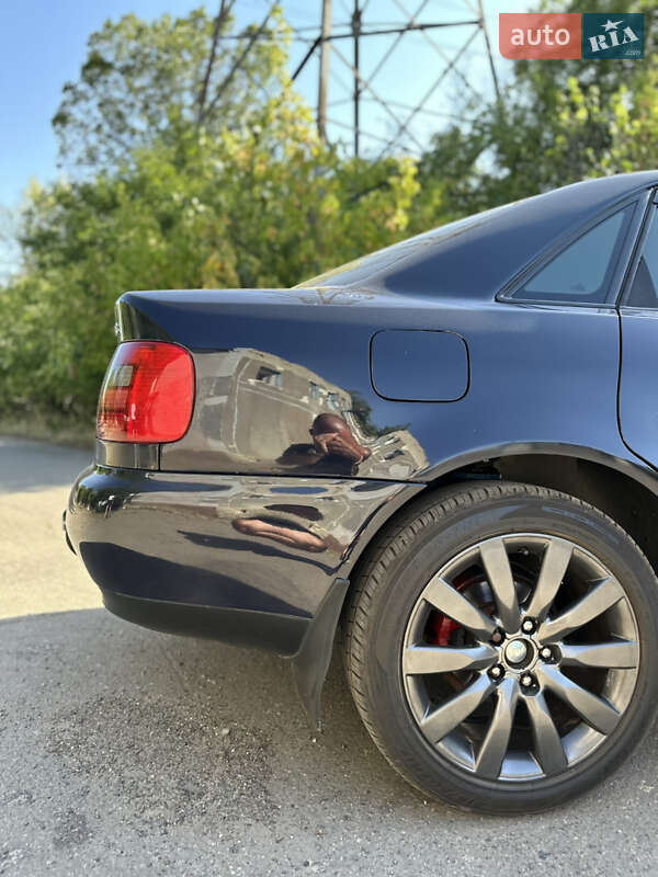 Седан Audi A4 1995 в Раздельной