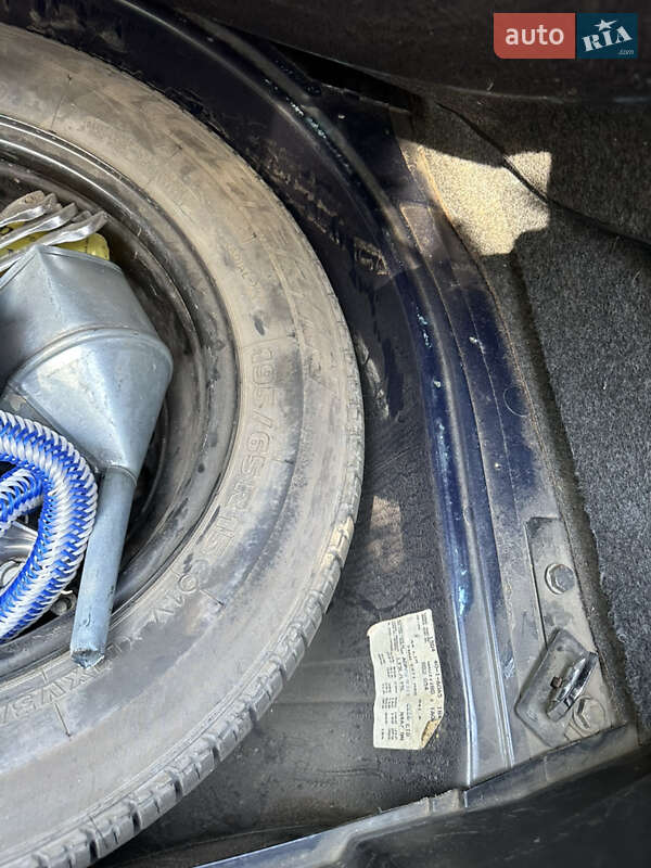 Седан Audi A4 1995 в Раздельной