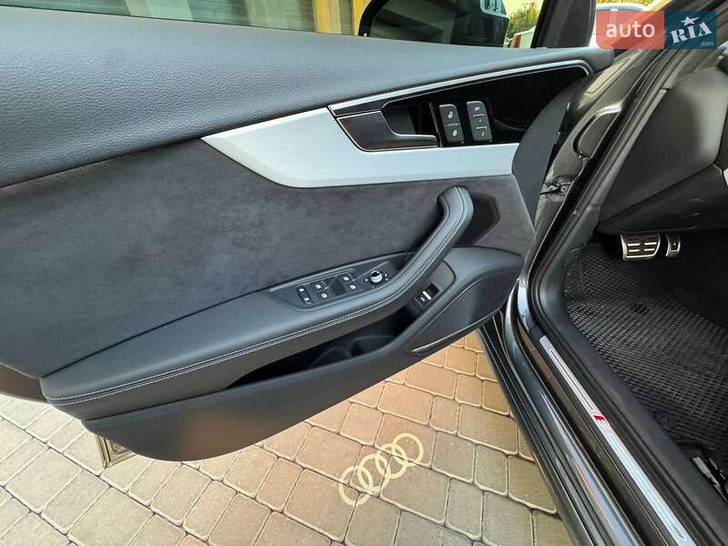 Седан Audi A4 2022 в Виннице
