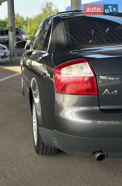 Седан Audi A4 2001 в 