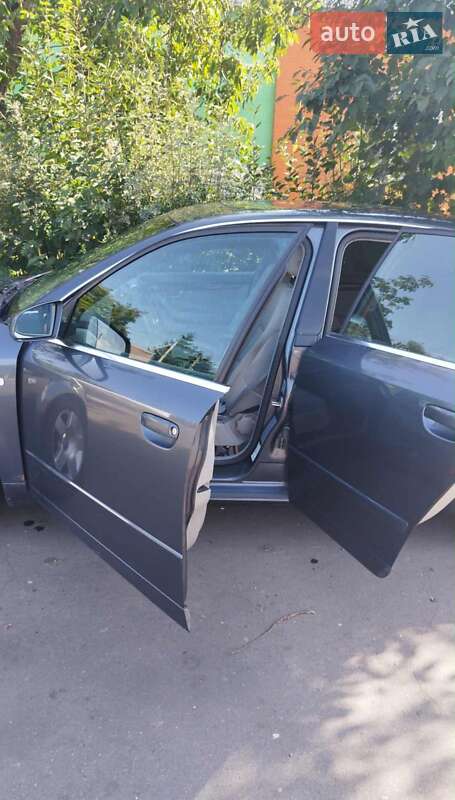 Седан Audi A4 2004 в Сокале