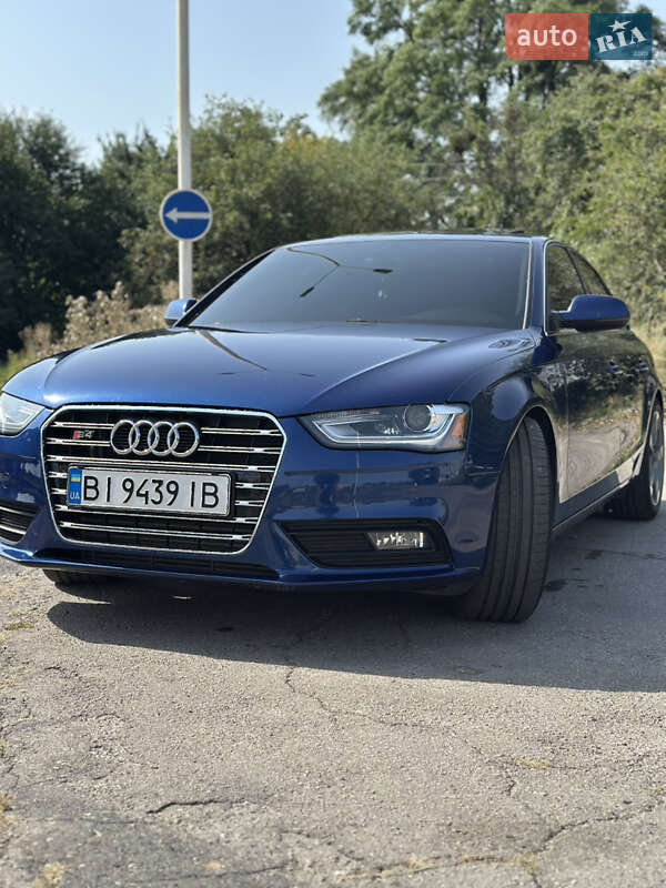 Седан Audi A4 2013 в 