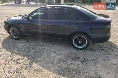 Седан Audi A4 1998 в 