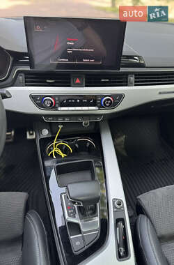 Седан Audi A4 2021 в 