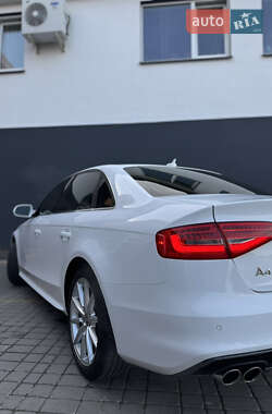 Седан Audi A4 2015 в 