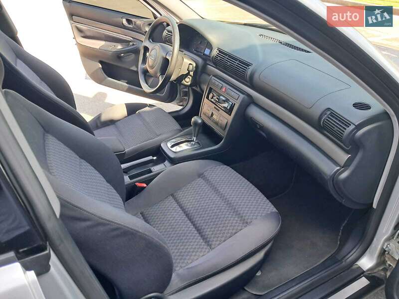Седан Audi A4 2000 в Ірпені