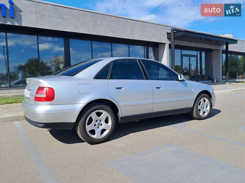 Седан Audi A4 2000 в Ірпені