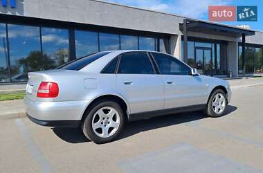 Седан Audi A4 2000 в 