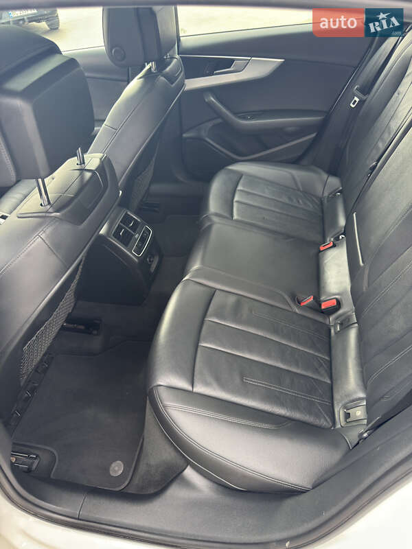 Седан Audi A4 2017 в Львове