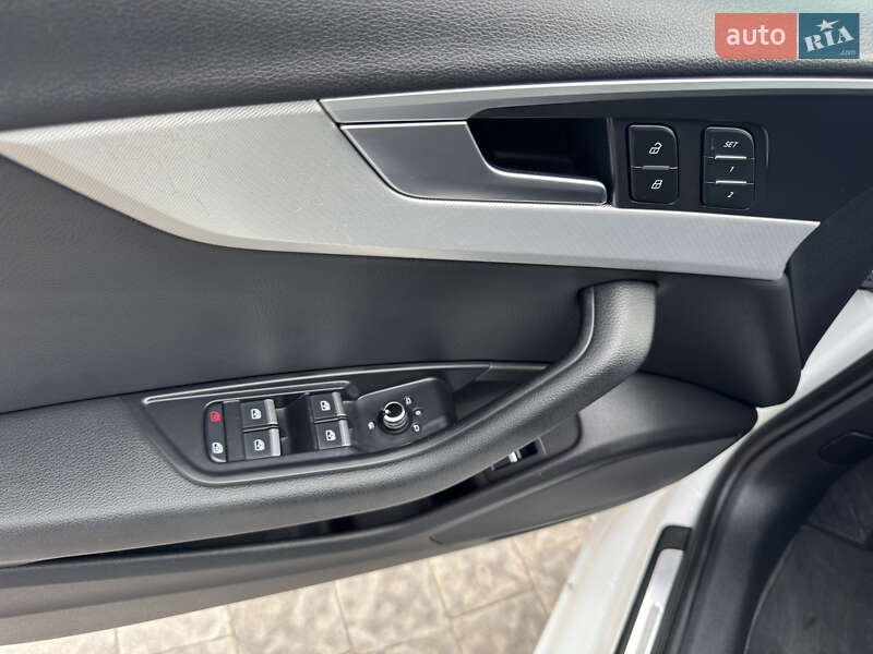 Седан Audi A4 2017 в Львове