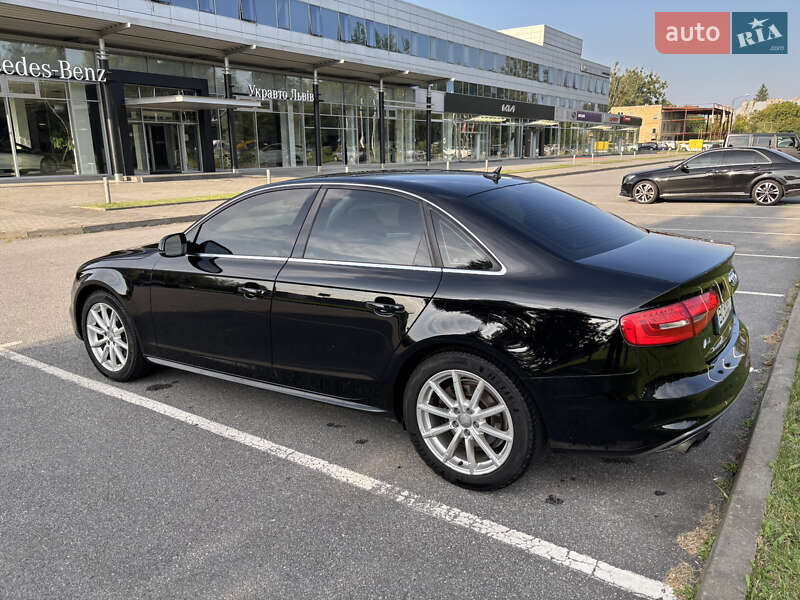 Седан Audi A4 2014 в Львове