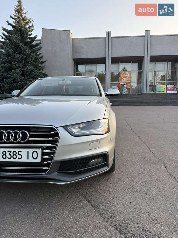 Седан Audi A4 2014 в Ровно