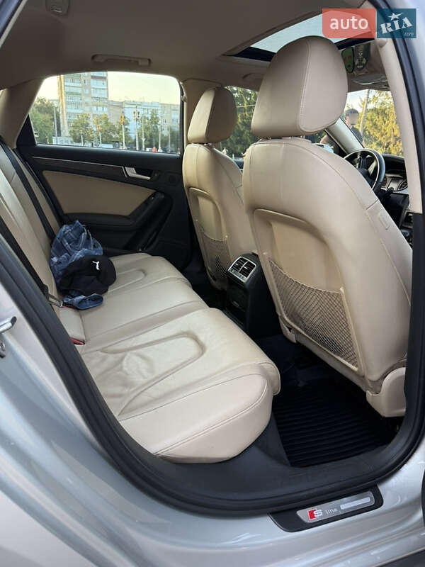 Седан Audi A4 2014 в Ровно
