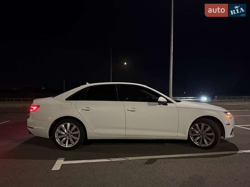Седан Audi A4 2016 в Львове