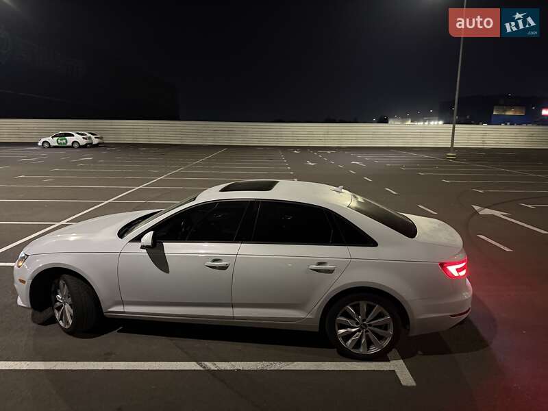 Седан Audi A4 2016 в Львове