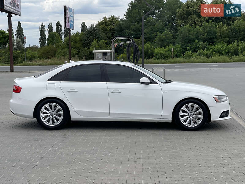 Седан Audi A4 2012 в Чернівцях