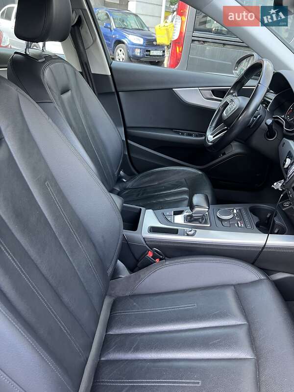 Седан Audi A4 2015 в Киеве