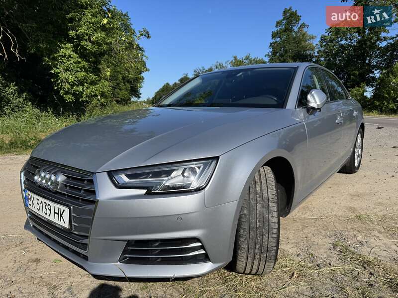 Седан Audi A4 2018 в Львове