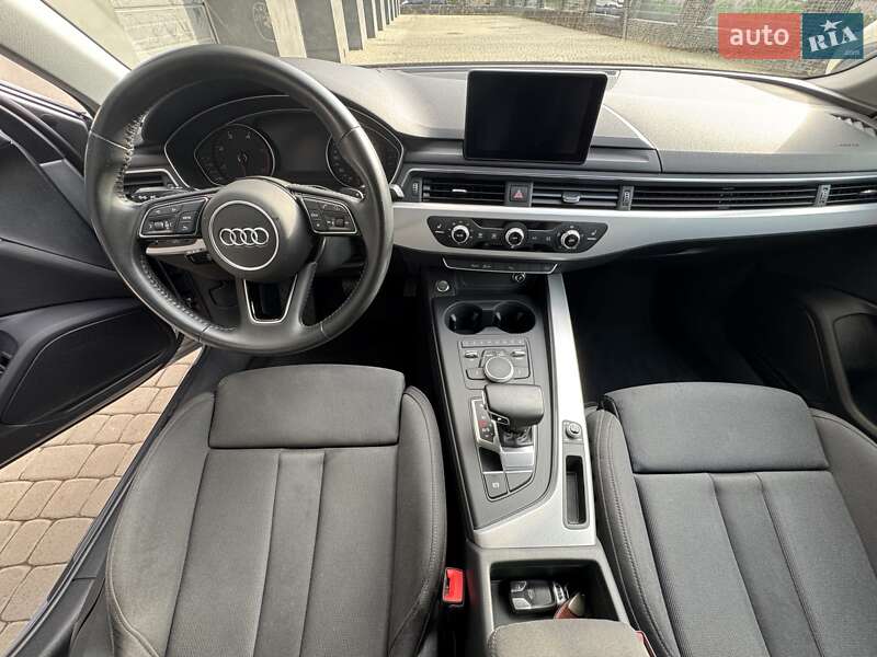 Седан Audi A4 2018 в Львове