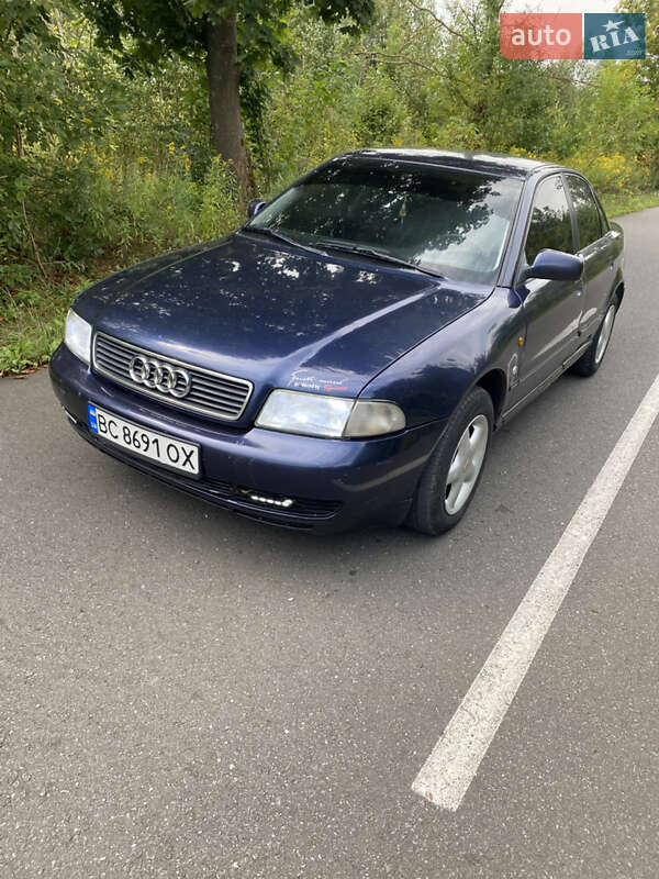 Седан Audi A4 1996 в Яворове