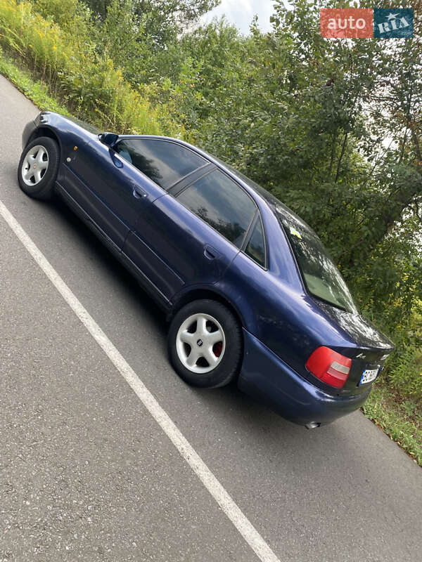 Седан Audi A4 1996 в Яворове