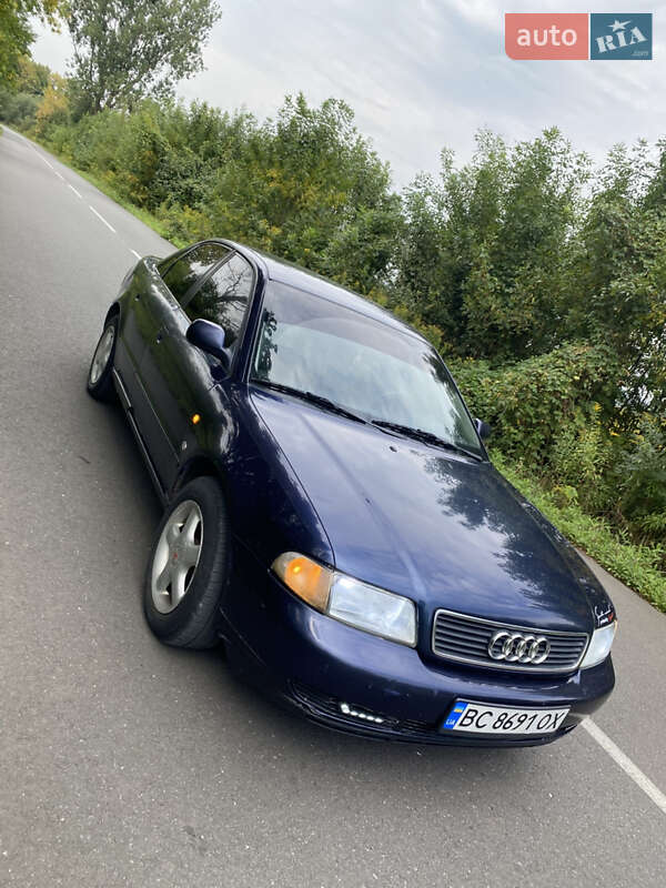 Седан Audi A4 1996 в Яворове