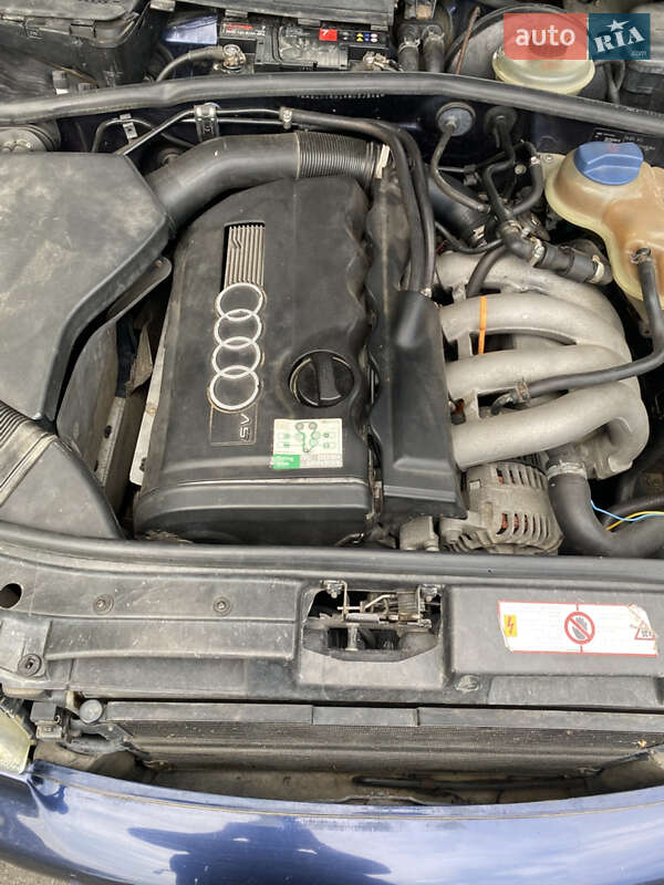 Седан Audi A4 1996 в Яворове
