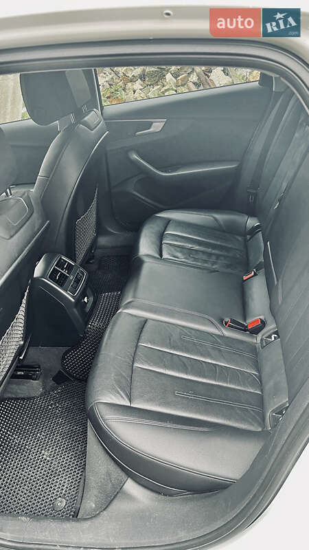Седан Audi A4 2016 в Львове