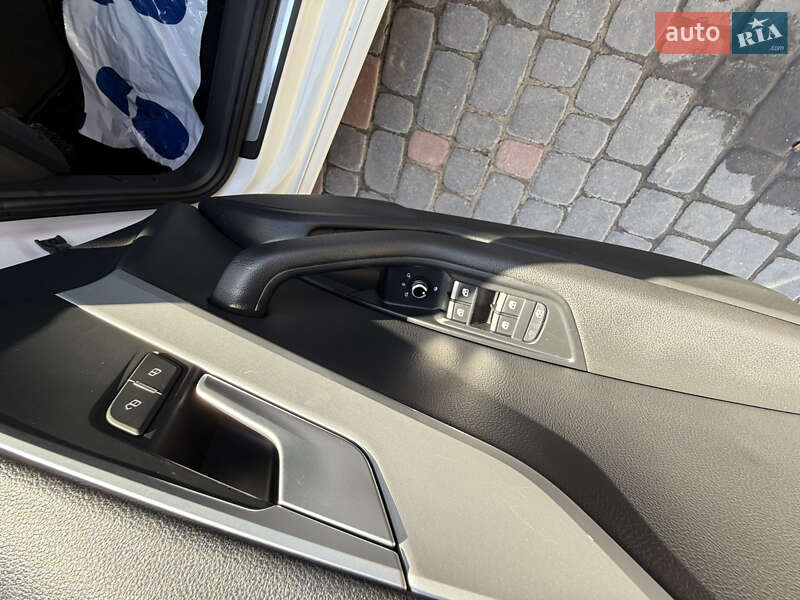 Седан Audi A4 2017 в Рівному