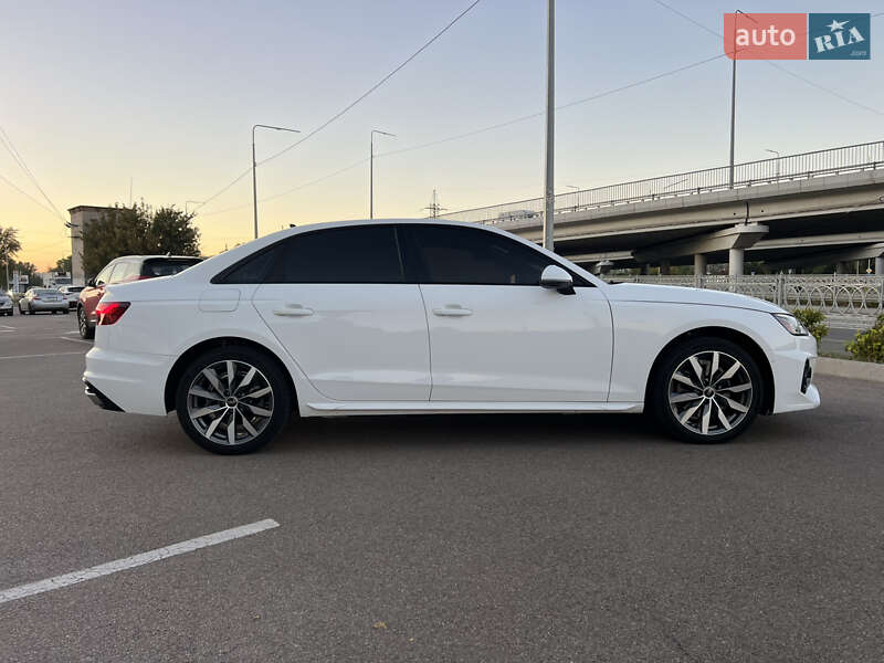 Седан Audi A4 2023 в Киеве
